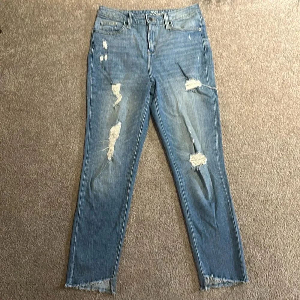 Universal Thread High Rise Straight Distressed Jeans! - Picture 14 of 14